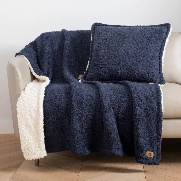 8 Tips in Washing and Maintaining the Quality of an Ugg Blanket