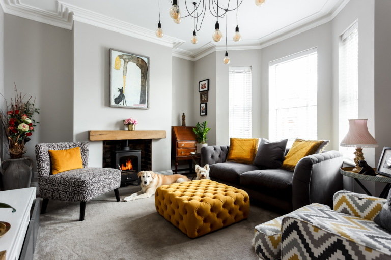 Carpet vs Hardwood Floors – Which Material Best Suit the Living Room?