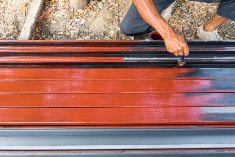 What Paint to Use on Metal Roof: A Comprehensive Guide on the Types of Paint for Metal Roofs