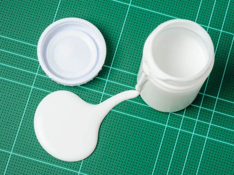 How Much Glue Is in a Bottle: A Quick Guide