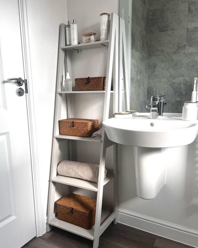 15 Farmhouse Bathroom Ideas for Vintage Charm - StoryNorth