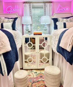 16 Trendy Blue and White Dorm Room Ideas for College Living - StoryNorth